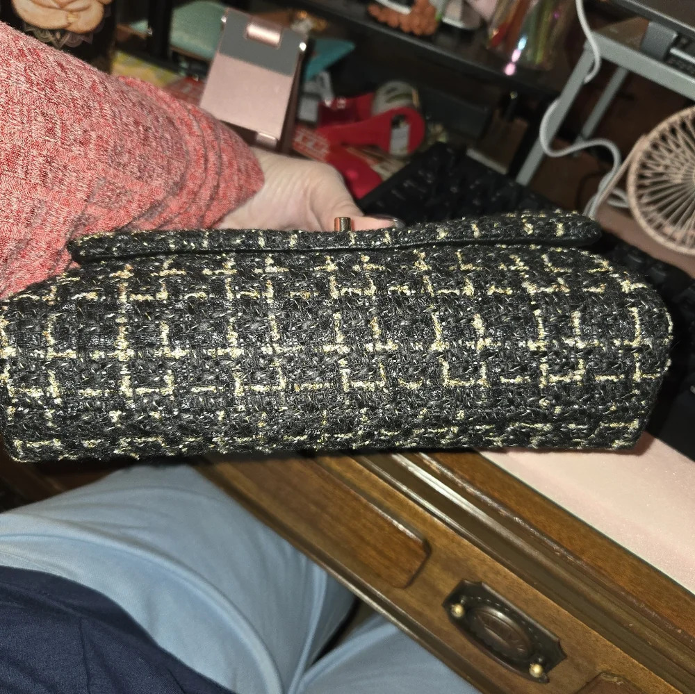 NWT Badgley Mischka Black and gold textured messenger bag - Picture 2 of 8